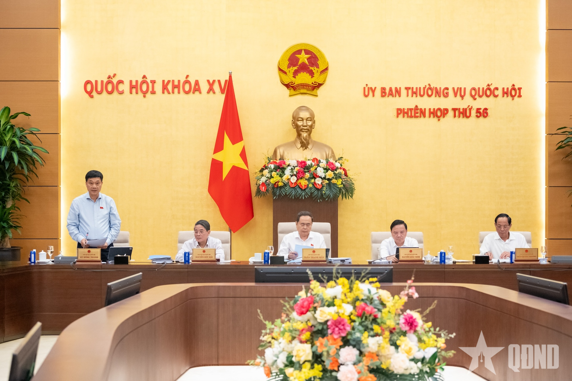 Kiên định nguyên tắc tăng trưởng thực chất, giữ vững ổn định vĩ mô